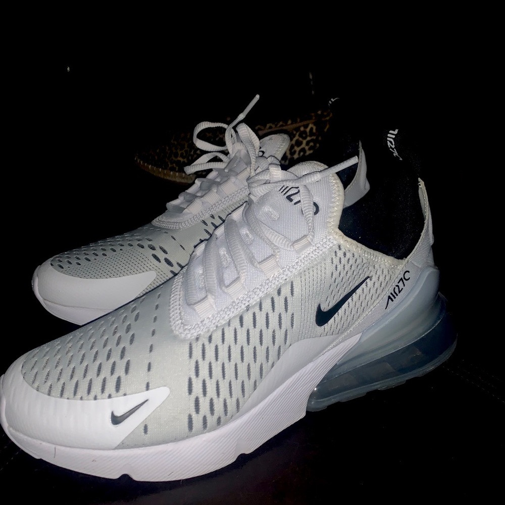 NEVER WORN Women’s Nike Airmax 270’s